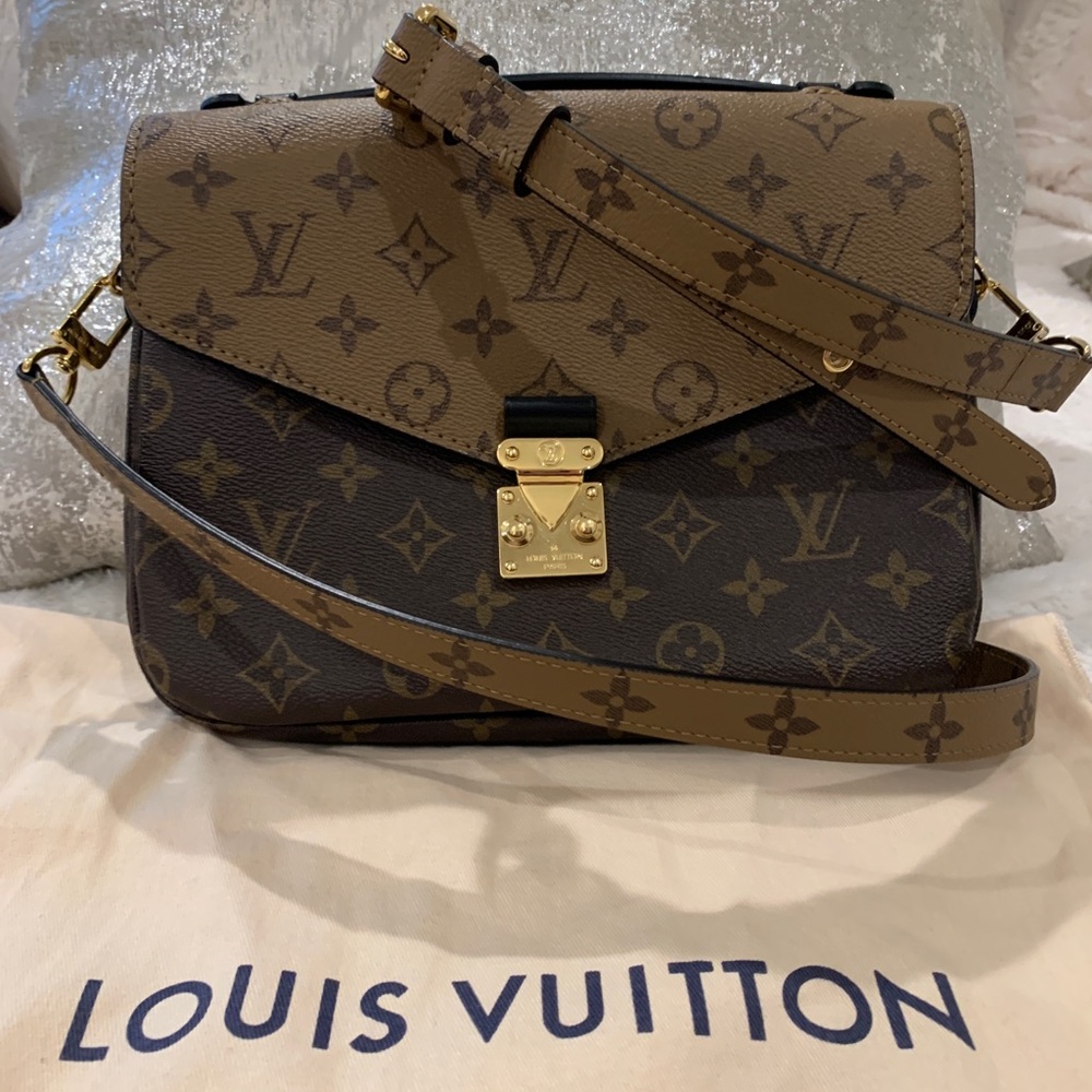 Louis Vuitton Pochette Métis bag